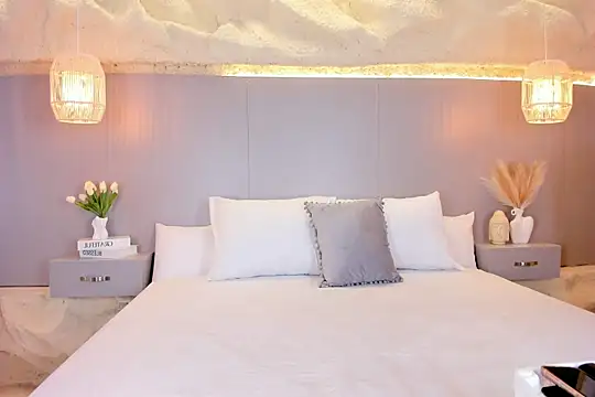 AmyColman  online show from 4, 4, 2026