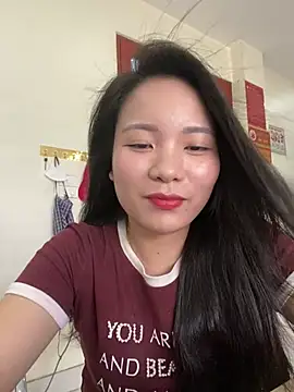 Bee Yellow00 online show from 4, 7, 2026