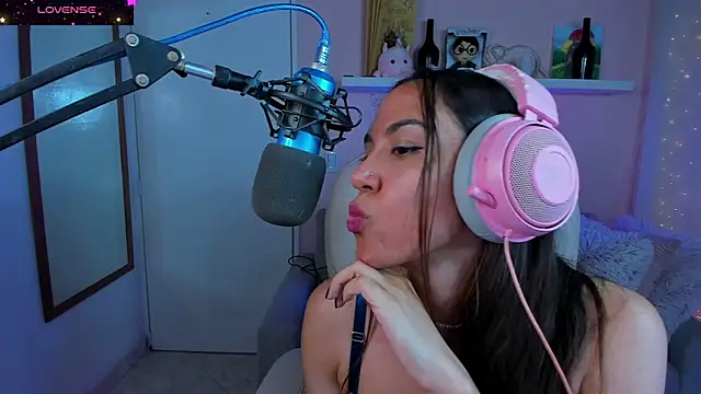 VenusIsLove  online show from 15, 1, 2025