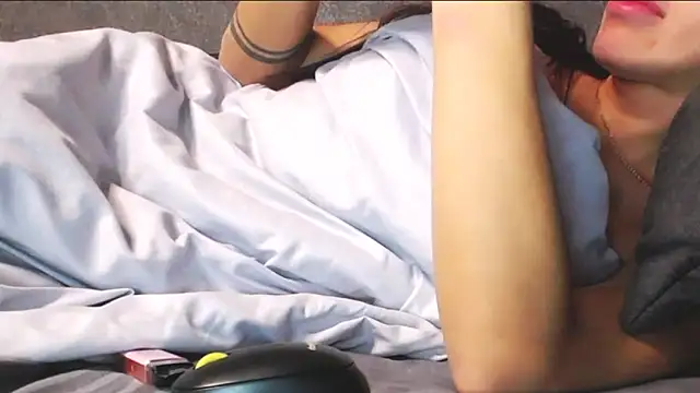 velvetveyraX online show from 10, 4, 2026