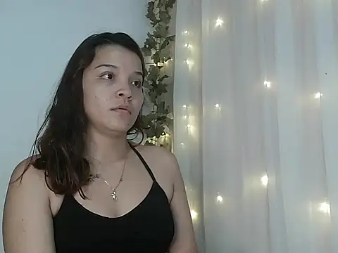 Snapshot of angelicahotparis18 chatting on 24, 11, 2025 angelicahotparis18 online show from 24, 11, 2025