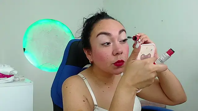 Yadis hot online show from 5, 11, 2025