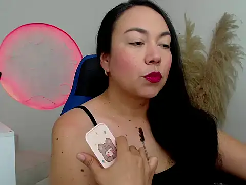 Yadis hot online show from 10, 11, 2025