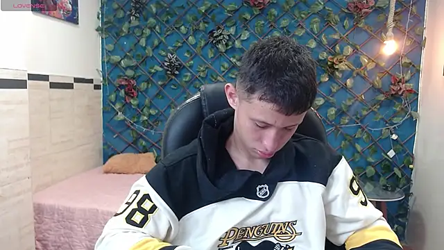 Garuo 18 online show from 14, 11, 2025