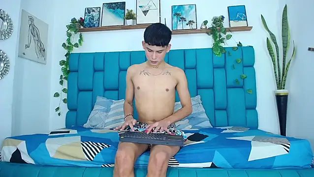 Snapshot of Hot_Boys_Latinos_X chatting on 19, 11, 2025 Hot Boys Latinos X online show from 19, 11, 2025