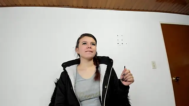 Snapshot of Vanessa_Martinz chatting on 4, 11, 2025 Vanessa Martinz online show from 4, 11, 2025