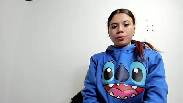 Snapshot of Vanessa_Martinz chatting on 9, 11, 2025 Vanessa Martinz online show from 9, 11, 2025