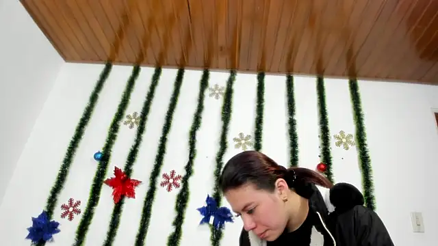 Snapshot of Vanessa_Martinz chatting on 24, 11, 2025 Vanessa Martinz online show from 24, 11, 2025