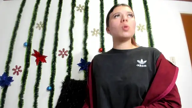 Snapshot of Vanessa_Martinz chatting on 5, 12, 2025 Vanessa Martinz online show from 5, 12, 2025