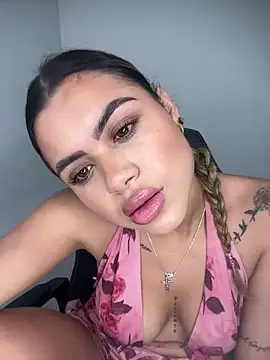 Snapshot of Alanna-foxx chatting on 11, 11, 2025 Alanna-foxx online show from 11, 11, 2025