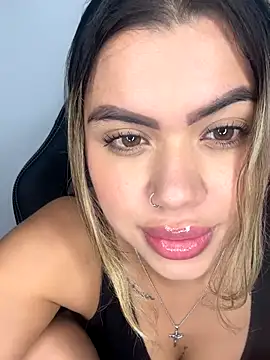 Snapshot of Alanna-foxx chatting on 22, 11, 2025 Alanna-foxx online show from 22, 11, 2025