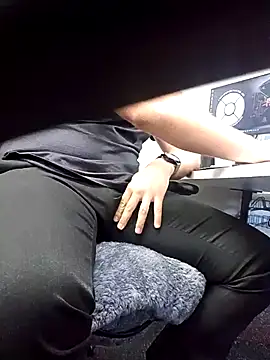 ozone1992 online show from 12, 4, 2026