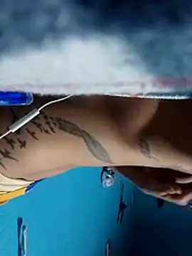 Ojitosbrrr online show from 4, 12, 2025