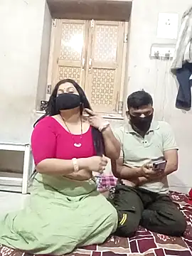 Snapshot of Best_couple2001 chatting on 3, 12, 2025 Best couple2001 online show from 3, 12, 2025