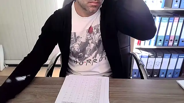 Snapshot of Evasionee chatting on 10, 11, 2025 Evasionee online show from 10, 11, 2025