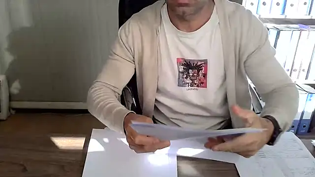 Snapshot of Evasionee chatting on 14, 11, 2025 Evasionee online show from 14, 11, 2025