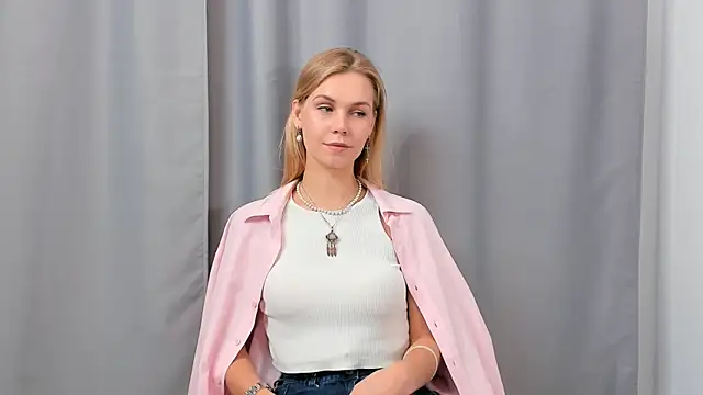 Snapshot of FranceDeare chatting on 28, 10, 2025 FranceDeare online show from 28, 10, 2025