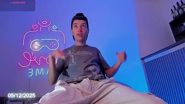 Snapshot of Dallen_Grant chatting on 5, 12, 2025 Dallen Grant online show from 5, 12, 2025