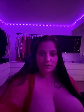 Snapshot of Aksinja05 chatting on 9, 11, 2025 Aksinja05 online show from 9, 11, 2025