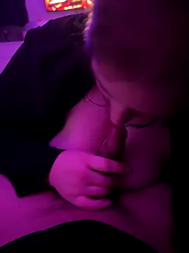 Snapshot of Aksinja05 chatting on 15, 12, 2025 Aksinja05 online show from 15, 12, 2025