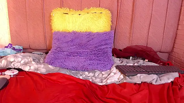 Snapshot of marceline_cutte chatting on 14, 12, 2025 marceline cutte online show from 14, 12, 2025