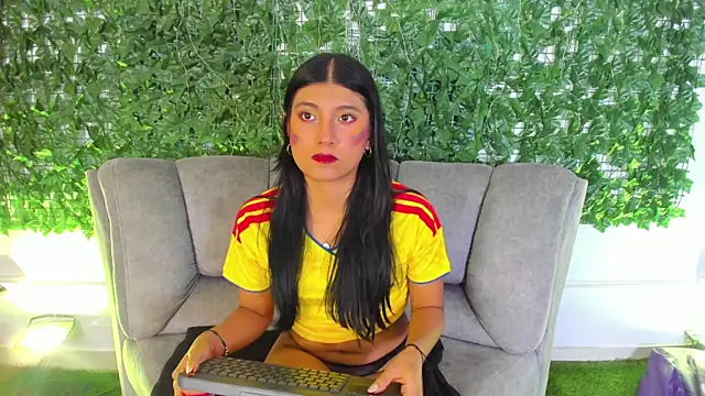 Snapshot of YeseniaRodriguez3 chatting on 7, 7, 2026 YeseniaRodriguez3 online show from 7, 7, 2026