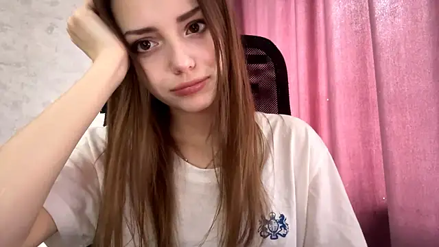 Snapshot of AliceStacy chatting on 26, 10, 2025 AliceStacy online show from 26, 10, 2025