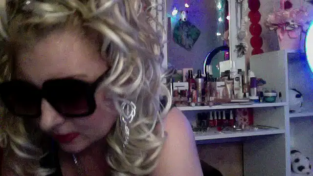 xHot Amazonq online show from 3, 12, 2025