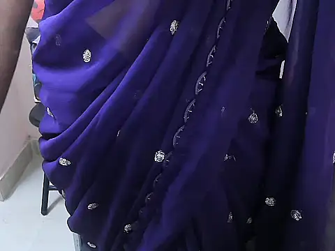 Snapshot of lo_e_shreya chatting on 2, 11, 2025 lo e shreya online show from 2, 11, 2025