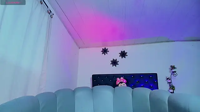 GiannaRoberts online show from 30, 11, 2025