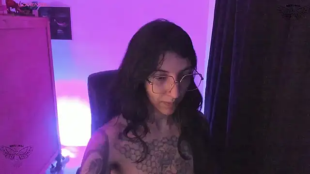 ghostwomaan online show from 3, 3, 2026