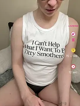 Snapshot of CreamedKitten chatting on 25, 4, 2026 CreamedKitten online show from 25, 4, 2026