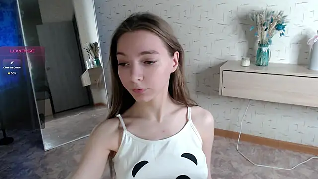 Snapshot of miragge_ chatting on 28, 10, 2025 miragge online show from 28, 10, 2025