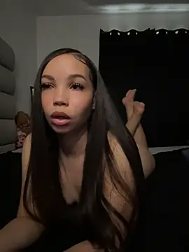 Snapshot of nikkiloveee chatting on 8, 7, 2026 nikkiloveee online show from 8, 7, 2026