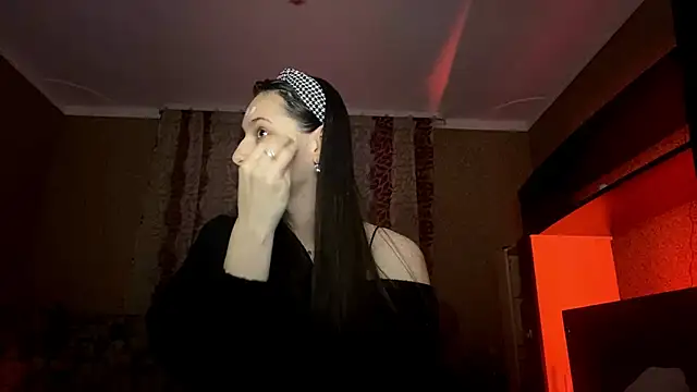 Snapshot of Poly_Falkony chatting on 28, 10, 2025 Poly Falkony online show from 28, 10, 2025