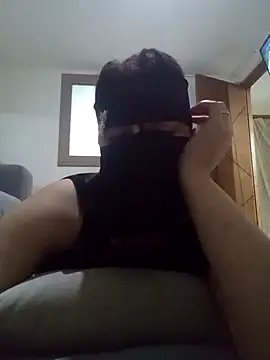 Snapshot of yassmin-- chatting on 13, 11, 2025 yassmin-- online show from 13, 11, 2025