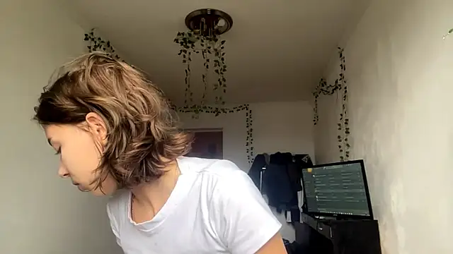 Snapshot of LilithFlamey chatting on 12, 11, 2025 LilithFlamey online show from 12, 11, 2025