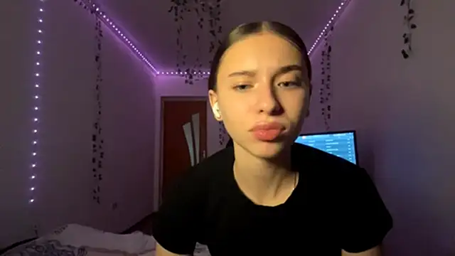 Snapshot of LilithFlamey chatting on 17, 11, 2025 LilithFlamey online show from 17, 11, 2025