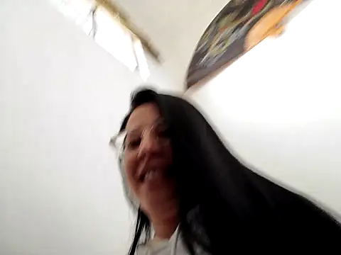 Emma Hotkiss online show from 17, 4, 2026