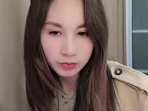 Snapshot of lvy-002 chatting on 28, 10, 2025 lvy-002 online show from 28, 10, 2025