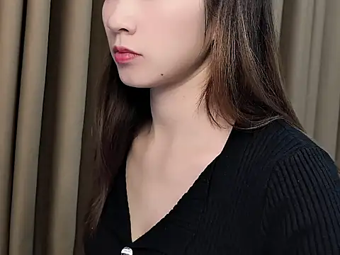 Snapshot of lvy-002 chatting on 11, 11, 2025 lvy-002 online show from 11, 11, 2025