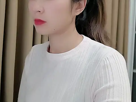 Snapshot of lvy-002 chatting on 14, 11, 2025 lvy-002 online show from 14, 11, 2025