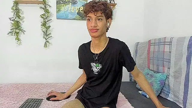 Snapshot of Augustvalen chatting on 3, 11, 2025 Augustvalen online show from 3, 11, 2025