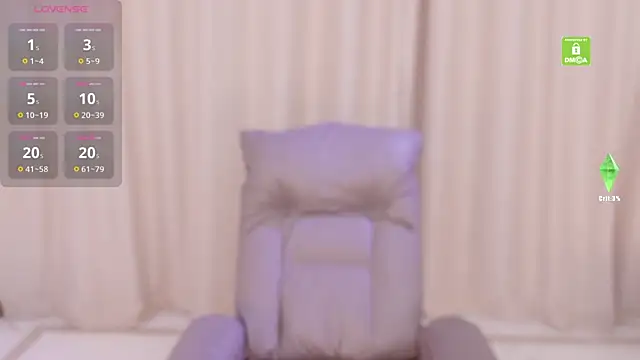 Snapshot of JoJo-ovo chatting on 6, 11, 2025 JoJo-ovo online show from 6, 11, 2025