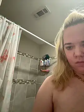 Snapshot of SilverSeductress chatting on 21, 12, 2025 SilverSeductress online show from 21, 12, 2025