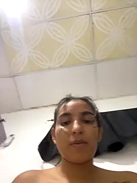 Snapshot of zui_luu chatting on 1, 12, 2025 zui luu online show from 1, 12, 2025