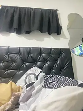 Snapshot of zui_luu chatting on 17, 12, 2025 zui luu online show from 17, 12, 2025