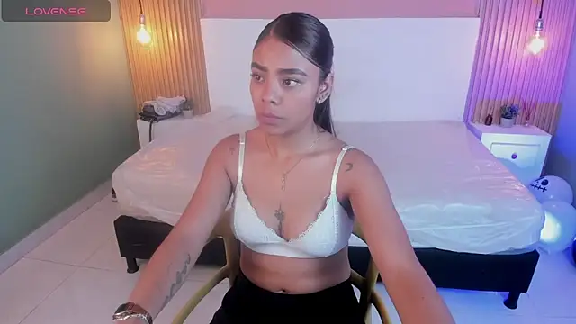 Snapshot of SoffiaDams2 chatting on 2, 11, 2025 SoffiaDams2 online show from 2, 11, 2025