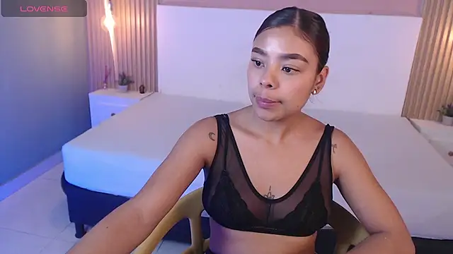 Snapshot of SoffiaDams2 chatting on 23, 11, 2025 SoffiaDams2 online show from 23, 11, 2025