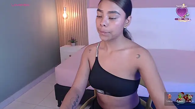 Snapshot of SoffiaDams2 chatting on 25, 11, 2025 SoffiaDams2 online show from 25, 11, 2025